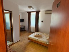 Militari, non-stop, regim hotelier 135/3 ore