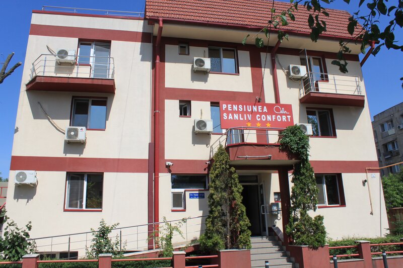 Militari, non-stop, regim hotelier 135/3 ore,