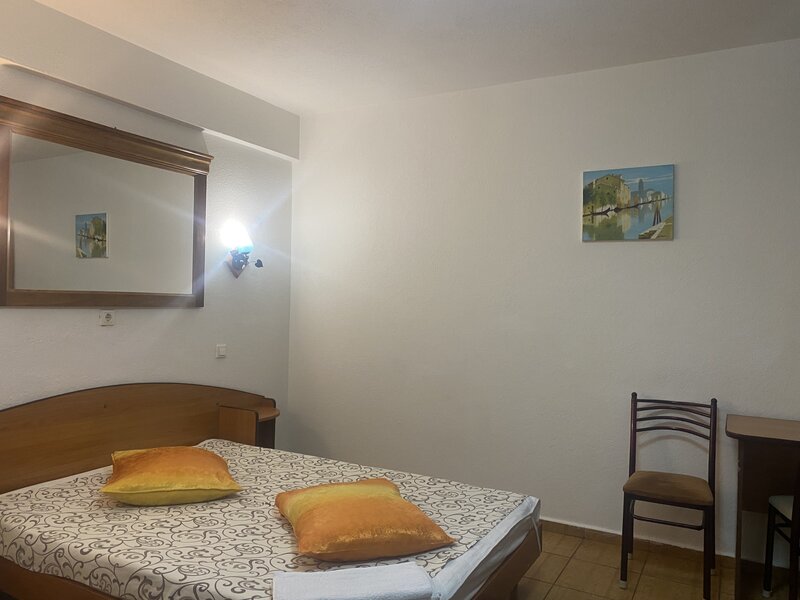 Militari, non-stop, regim hotelier 135/3 ore,
