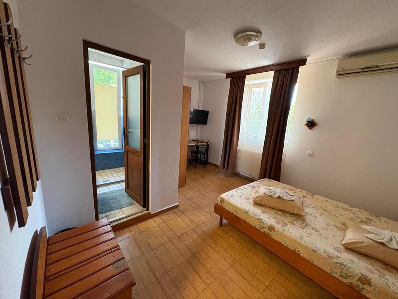Militari, non-stop, regim hotelier 135/3 ore,