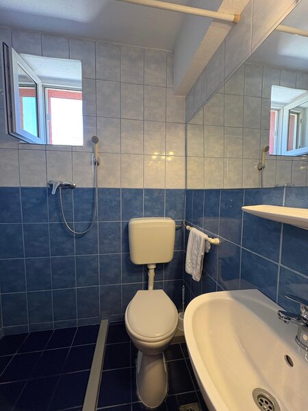 Militari, non-stop, regim hotelier 135/3 ore,